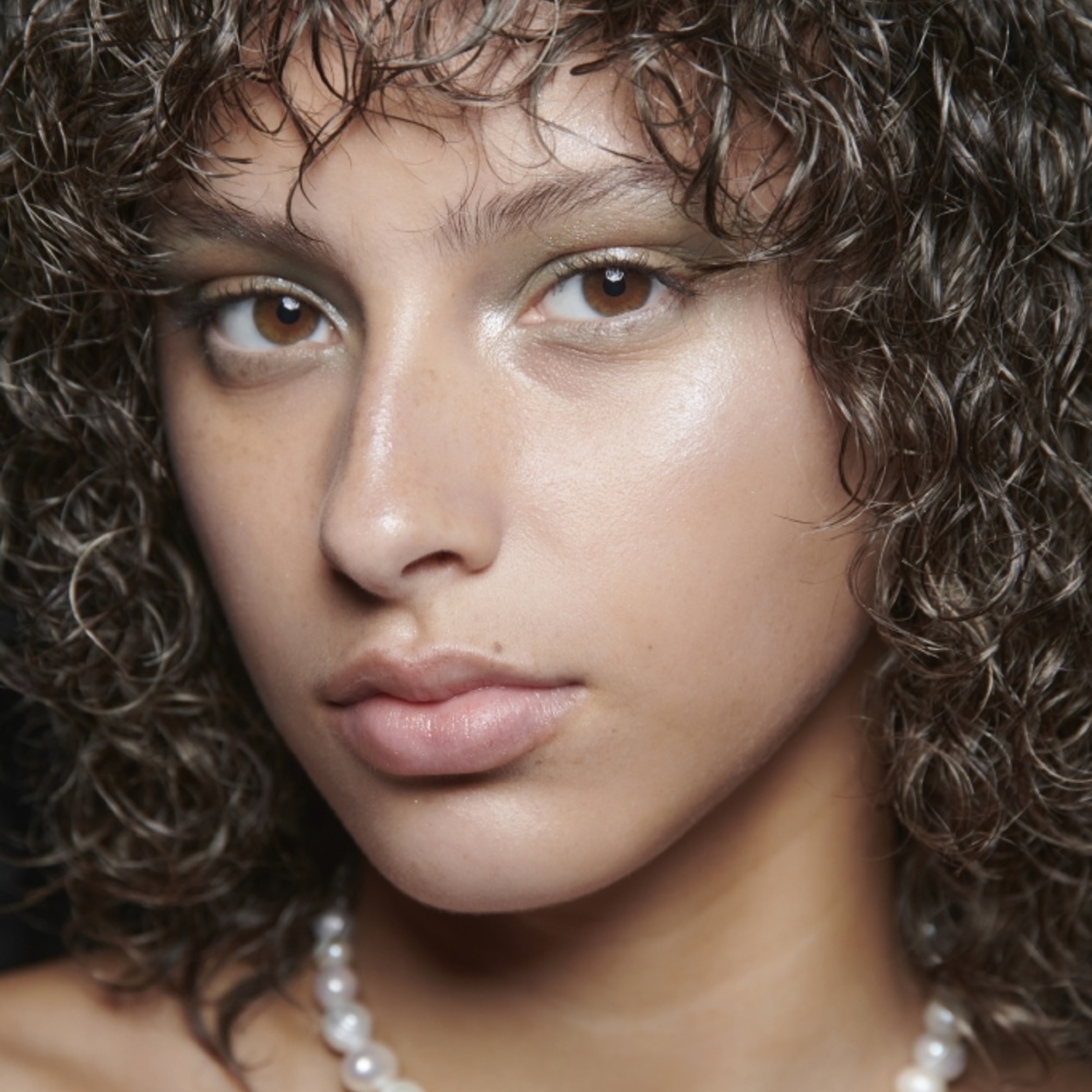 تعرفي على إبر النضارة لوجه متوهج في اليوم الوطني السعودي