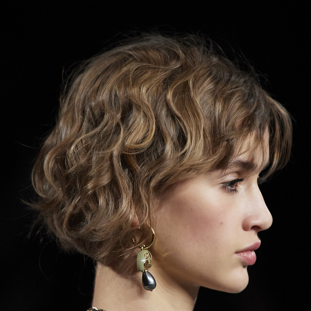 نكشف لك أحدث اجراءات تجميل وشد الرقبة لإطلالة شبابية