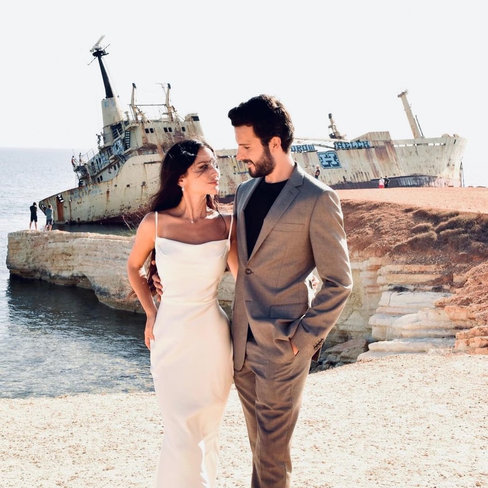 أجمل إطلالات أزياء الثنائي مهند الحمدي وفرح مراد بعد عقد قرانهما ...بالصور