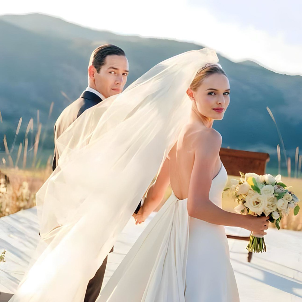 مشاهير أعدن ارتداء فساتين زفافهن في مناسبات أخرى.. تعرفي عليهن