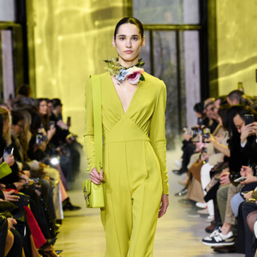 إطلالة من elie saab