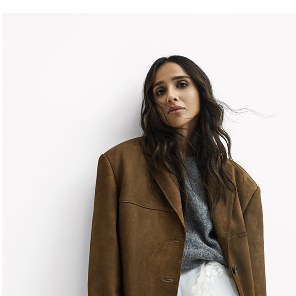 جلسة تصويرية خاصة مع دار Prada بعنوان Blossoms of Beauty