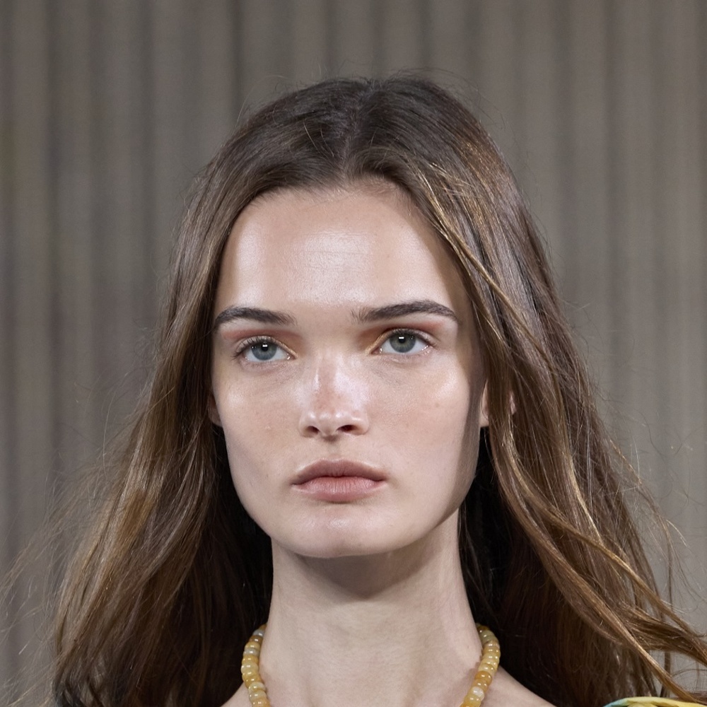 إليك هذه المعلومات المهمة قبل تجربة التقشير الكيميائي للبشرة في الخريف