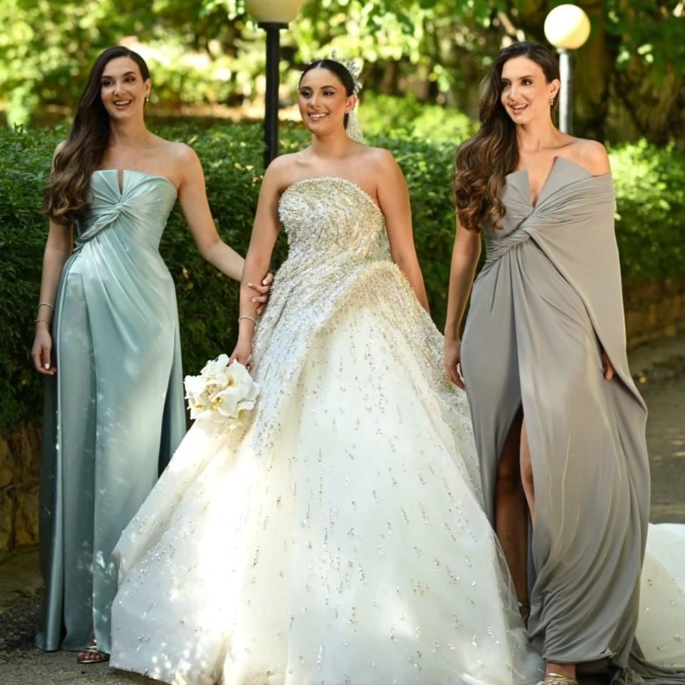 إطلالة شقيقات العروس رومي ورينا شيباني في يوم زفاف شقيقتهما سارة