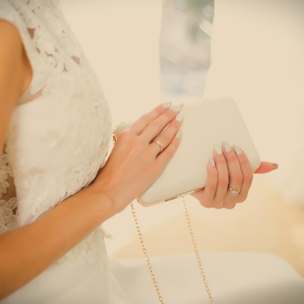 تعرفي على أهم محتويات الحقيبة في حفل زفافك