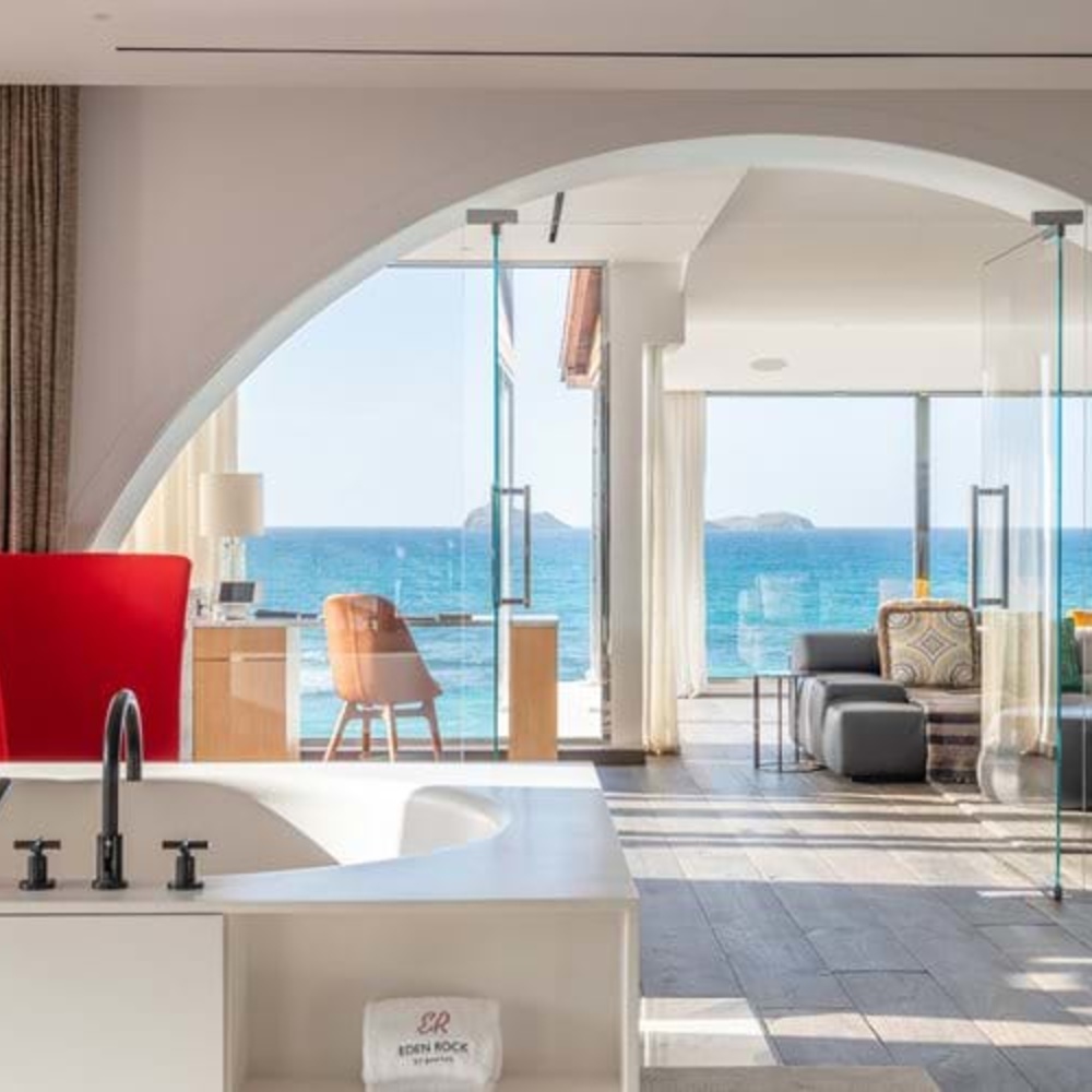 الفخامة والاستمتاع بالاسترخاء في جناح the Christopher Columbus 