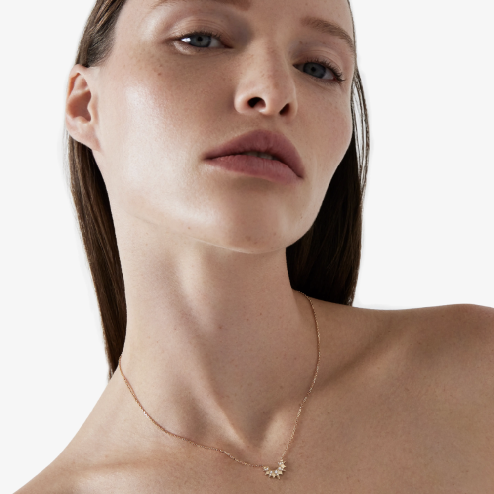 إليك قطع مجوهرات عصرية يمكنك اعتمادها في إطلالاتك الجامعية