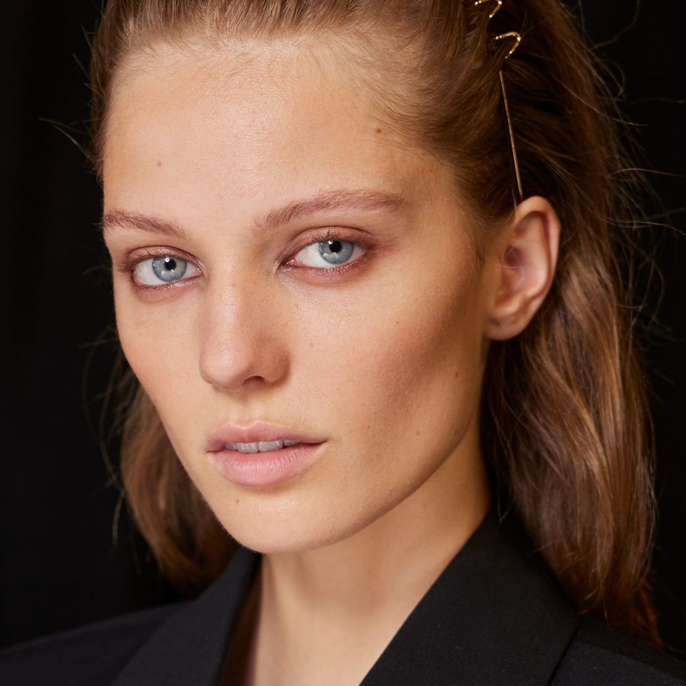 رسمات مكياج بني قوي وفاتح من دار Givenchy