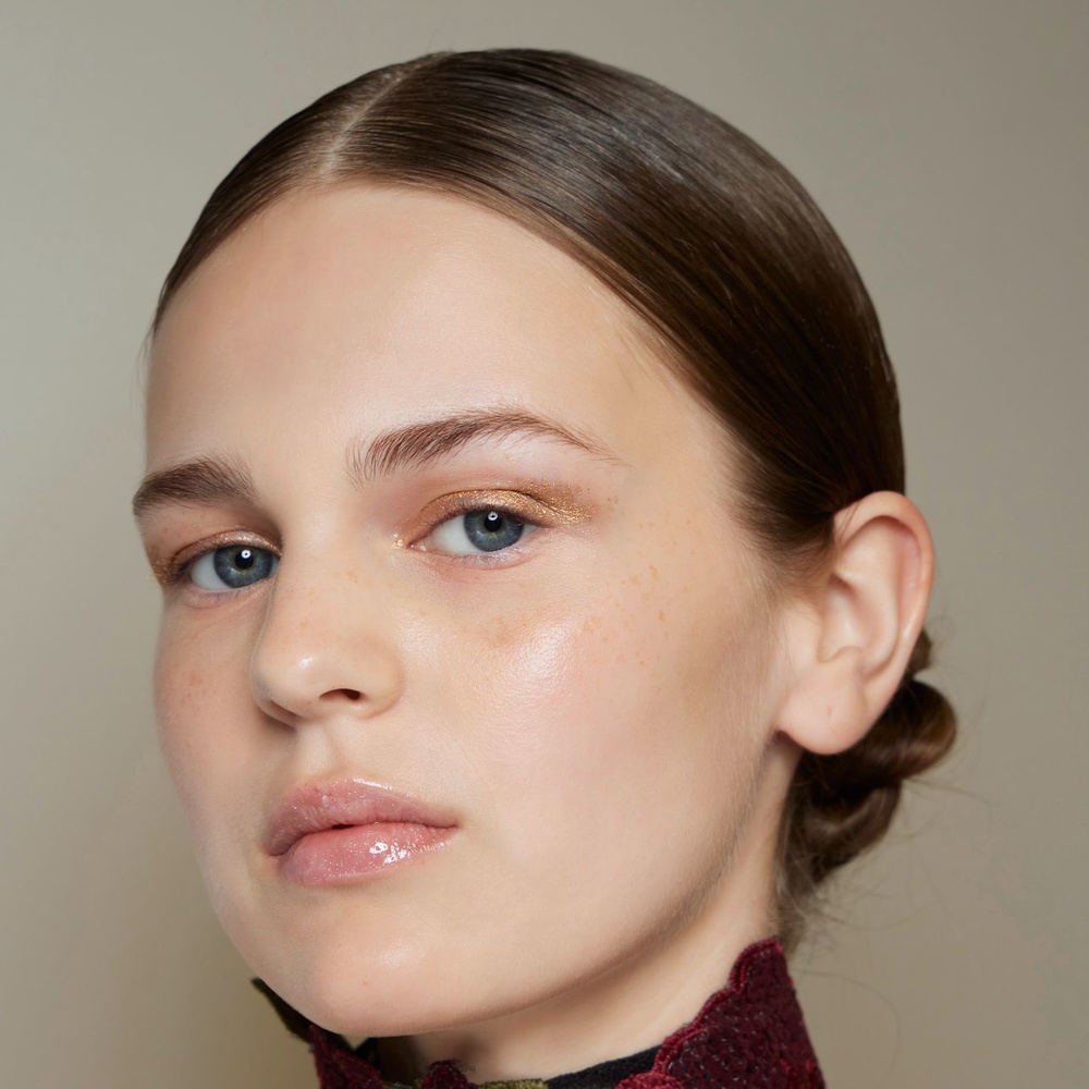 للمراهقات ...إليك أسرار وخطوات المكياج المناسب لعمرك