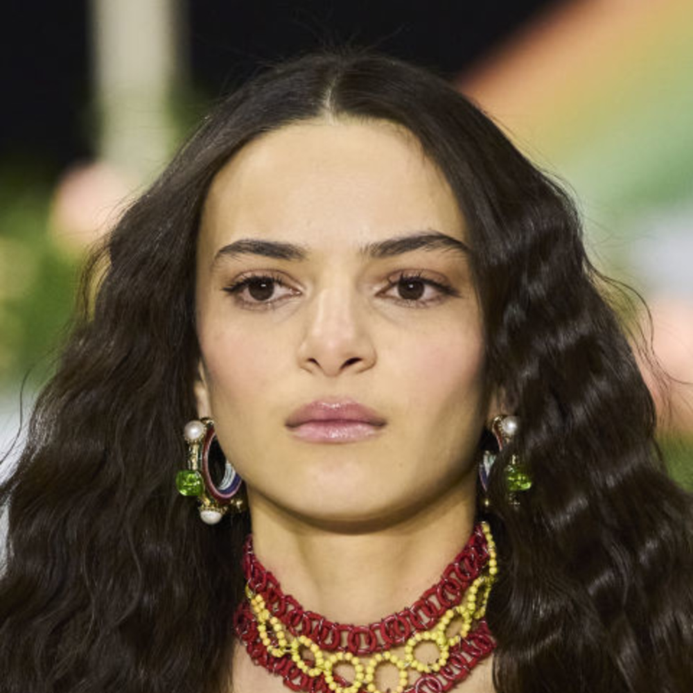 نكشف لك بالتفاصيل أحدث تقنيات تجميلية لتجديد الشعر وتكثيفه