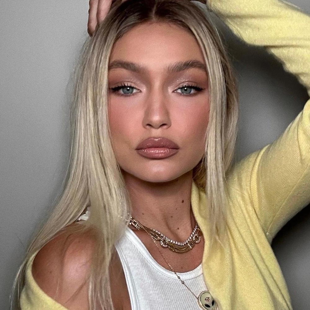 مكياج برونزي من وحي العارضة جيجي حديد مناسب للابراج الترابيةـ الصورة من انستقرام خبير  Patrick Taالتجميل