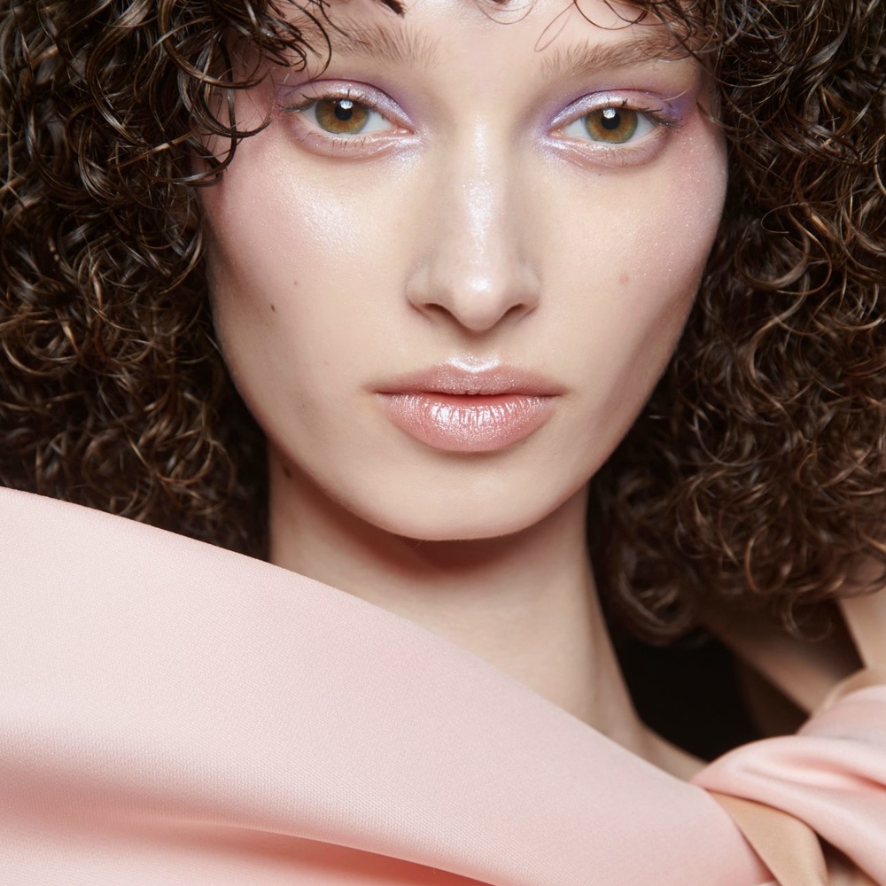 استقبلي شهر اكتوبر بعطور جديدة تعزز من طاقتك الإيجابية ..إليك خياراتنا لمختلف الأذواق