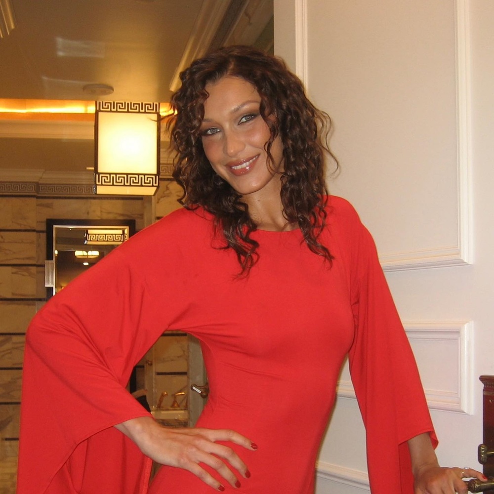 هل دخلت بيلا حديد قصة حب جديدة مع أدان بانويلوس؟..إليكم أبرز المعلومات عنه