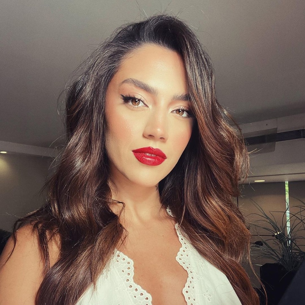 إطلالات جمالية كلاسيكية من وحي ستيفاني عطالله 