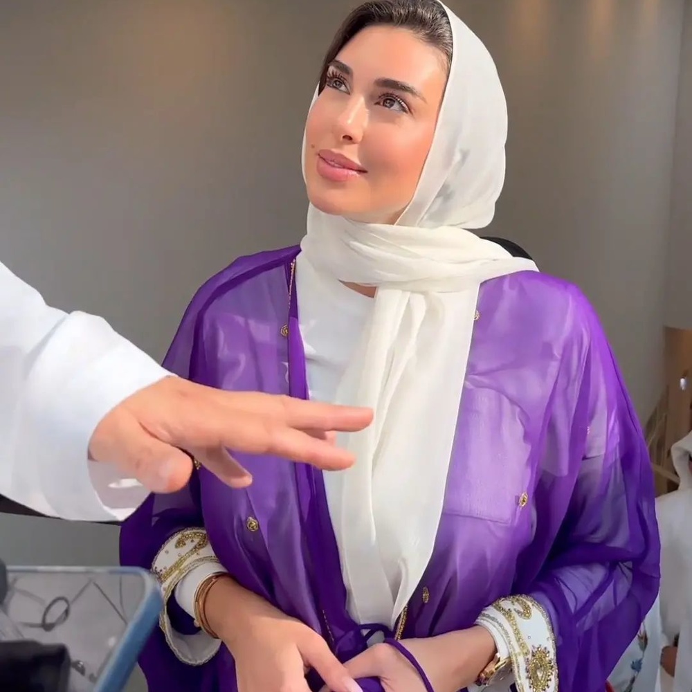 ياسمين صبري تواصل الظهور بالعبايات وطريقة تنسيقها مع الحجاب تلهم الفتيات..شاهدي