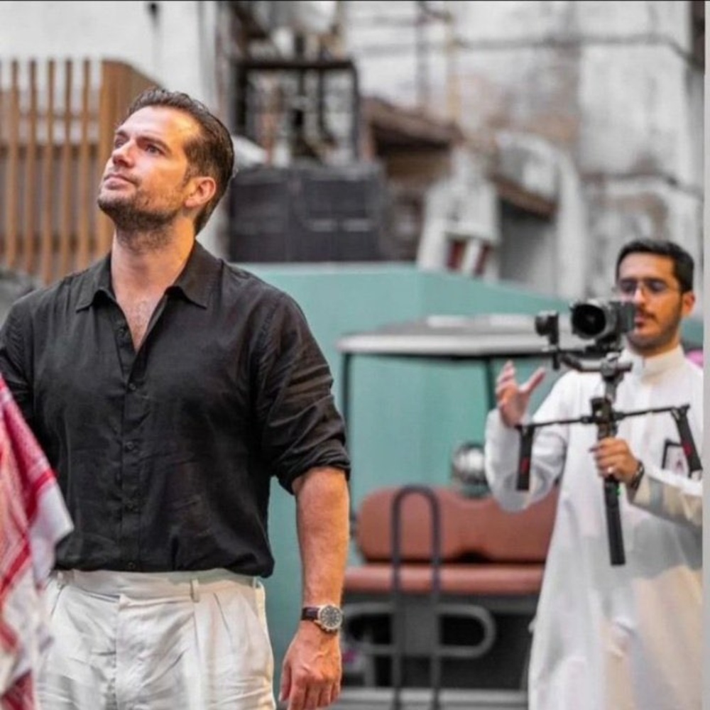 جولة على رحلات مشاهير العالم داخل السعودية خلال شهر أكتوبر وأحدثهم هنري كافيل