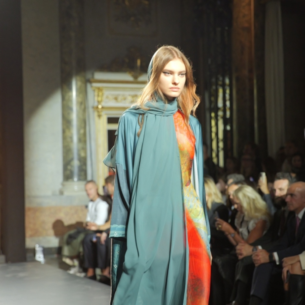 الأزياء السعودية تخطف الأضواء خلال عروض أسبوع ميلانو للموضة في تعاون مشترك بين معرض "وايت ميلانو" و100 براند سعودي