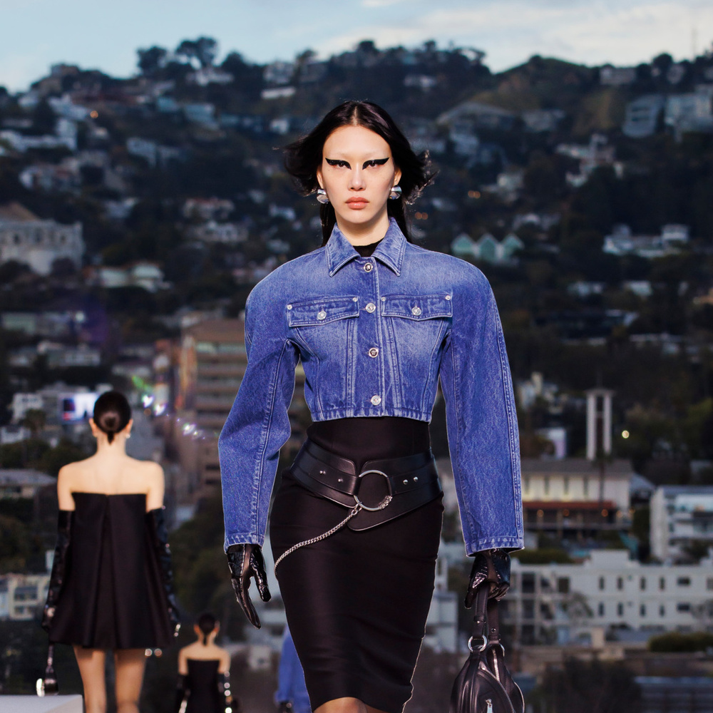 موضة جاكيتات الجينز الكاجوال والرياضية