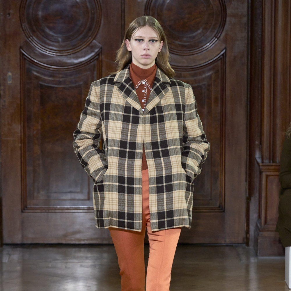 موضة جاكيتات الكارو قصات تجمع بين الأناقة والكلاسيكية