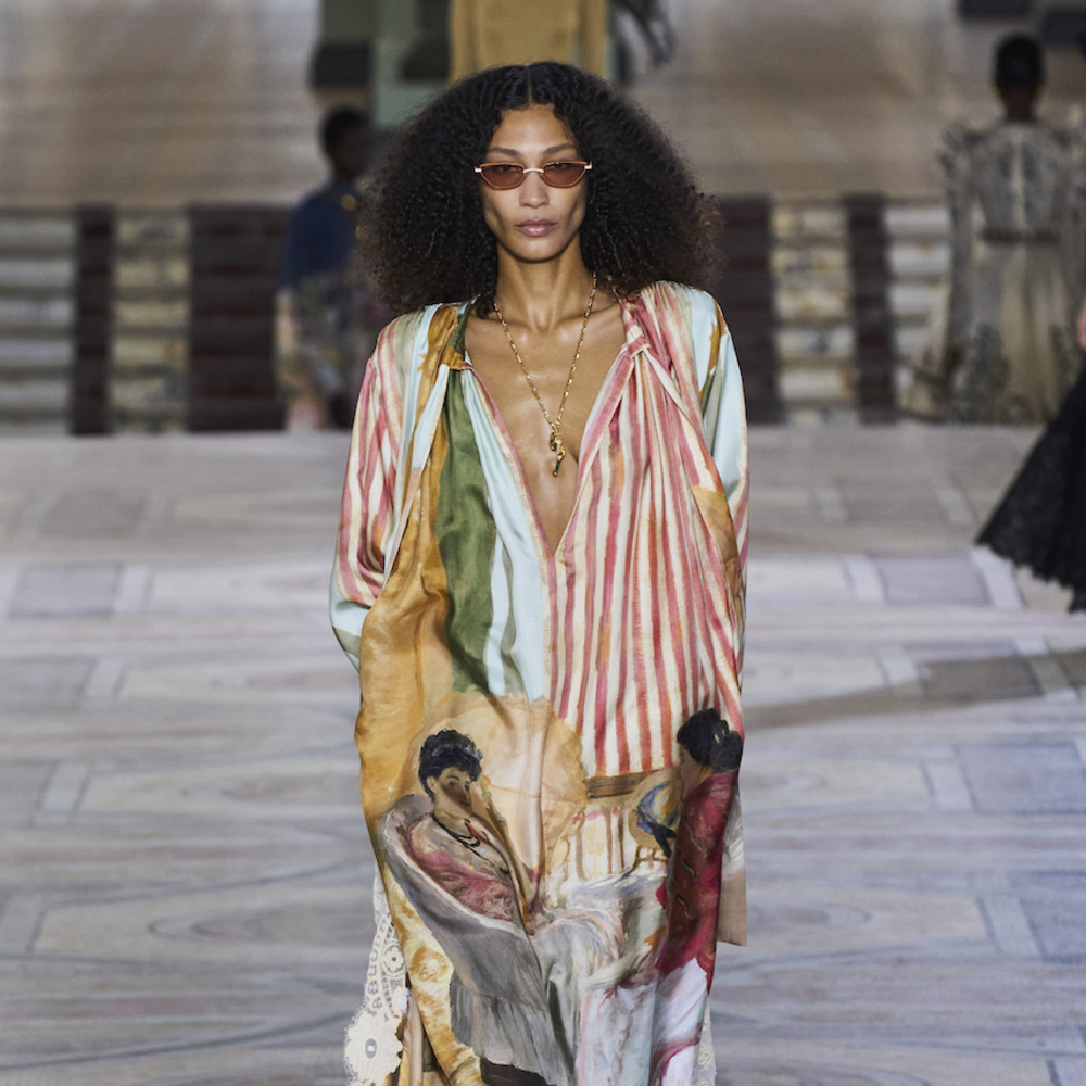 ارتباط الفن والابداع بالموضة من خلال عودة الأزياء البوهيمية في خريف 2023