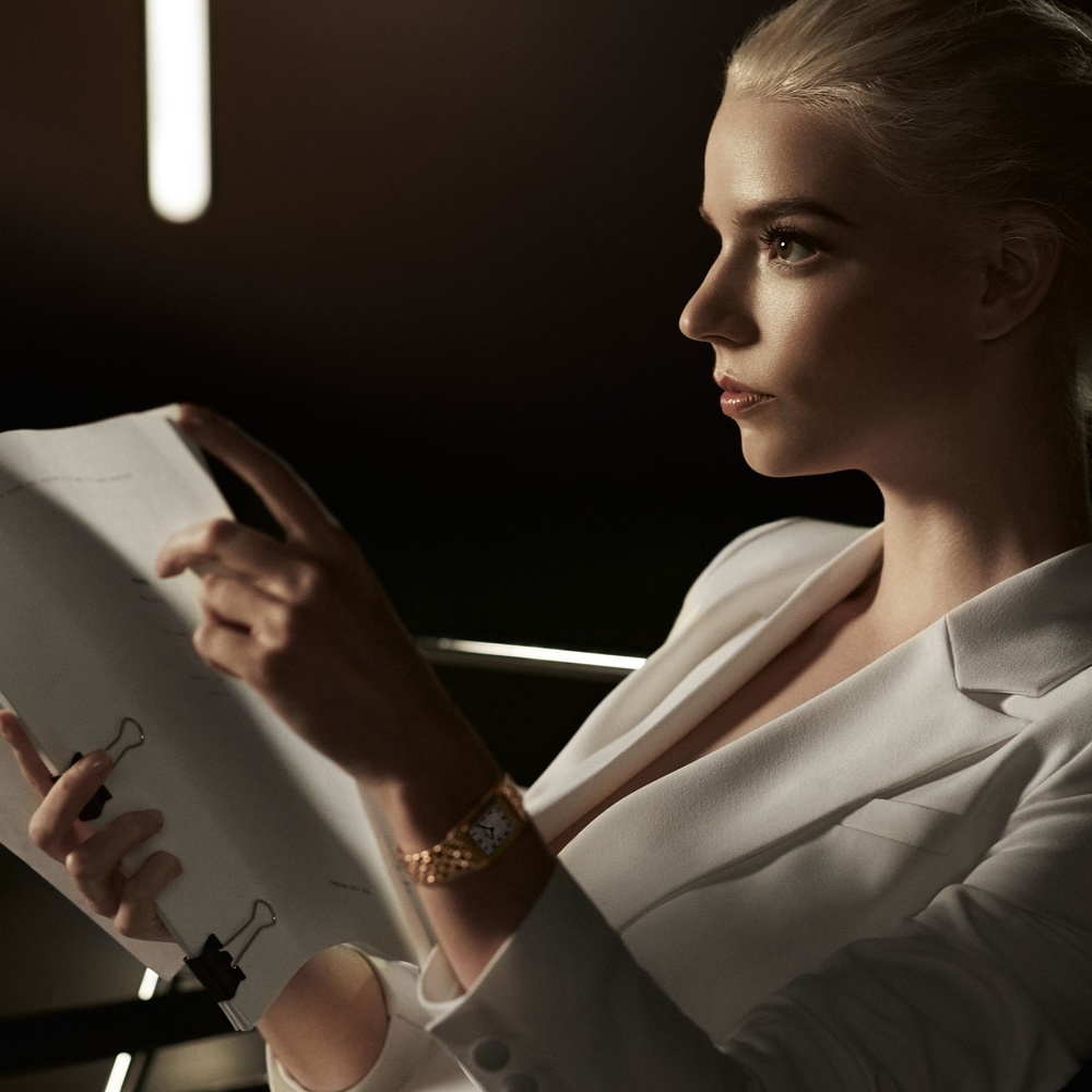 .jpg أنيا تايلور- جوي تتميز بفيلم يعبّر عن تعابير الإتقان في ساعات جيجر- لوكولتر 