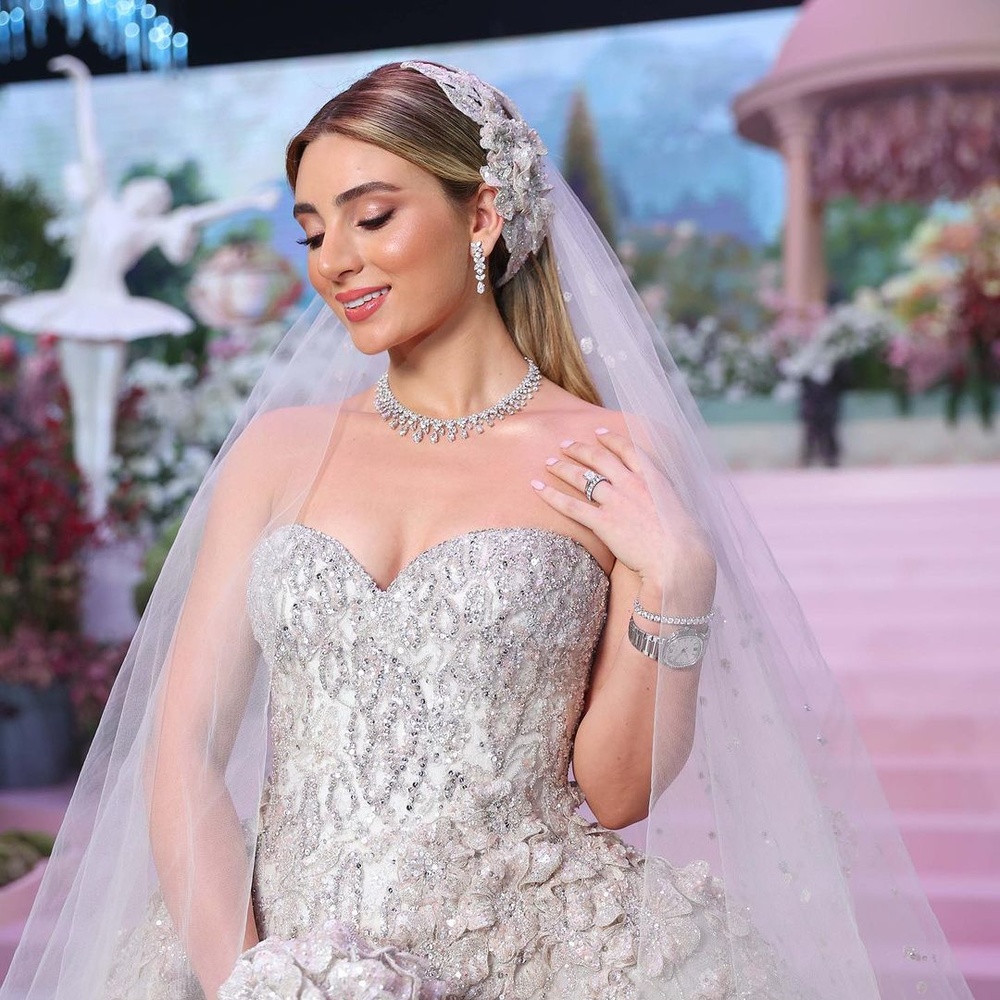 تألقي بأجمل اللمسات الوردية لمكياج حفل زفافك في شهر اكتوبر