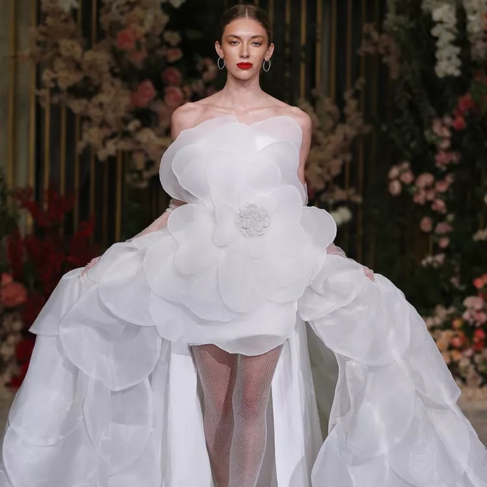 EseAzenabor@فساتين زفاف من أسبوع الموضة العرائسي في نيويورك