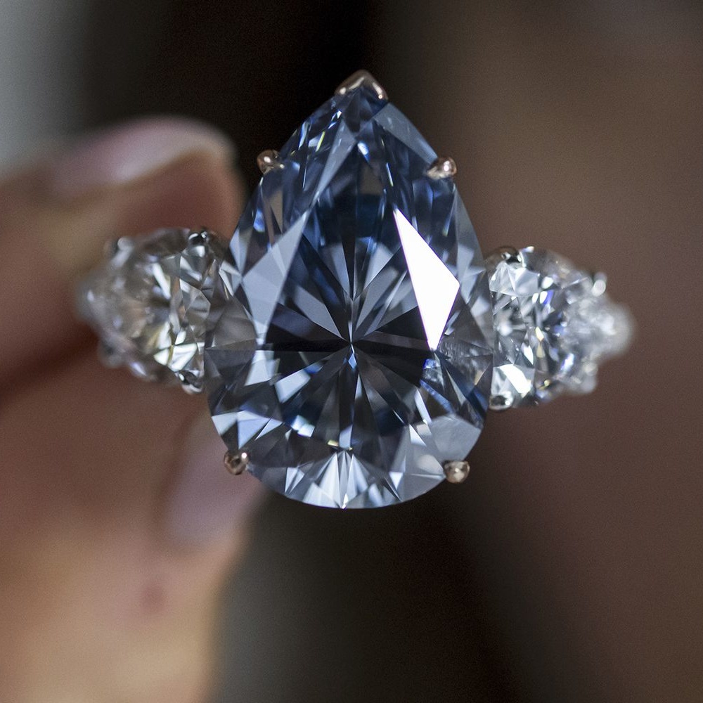 أسبوع كريستيز للفخامة يحقق 140 مليون دولار وألماسة بلو رويال نجمة الحدث