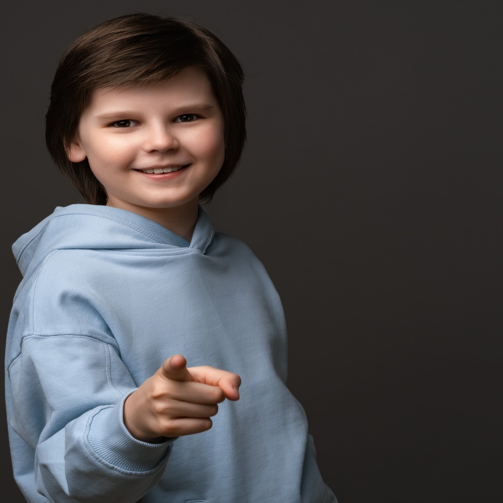 اختيار الطفل ملابسه بنفسه يقوي من شخصيته ويعزز الثقة والإبداع لديه