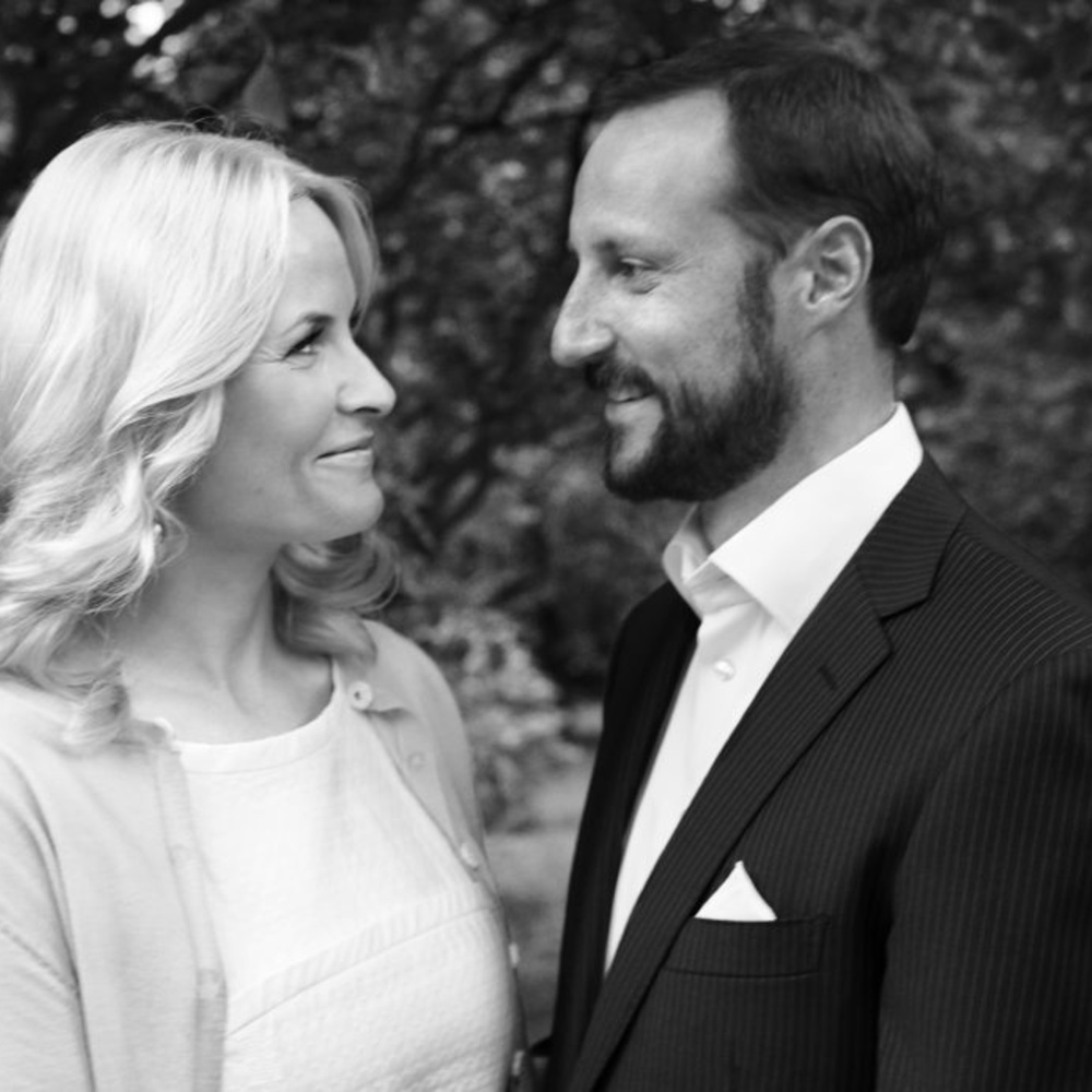 تعرفي على الرسالة التي يحملها خاتم خطبة ملكي نرويجي شهير