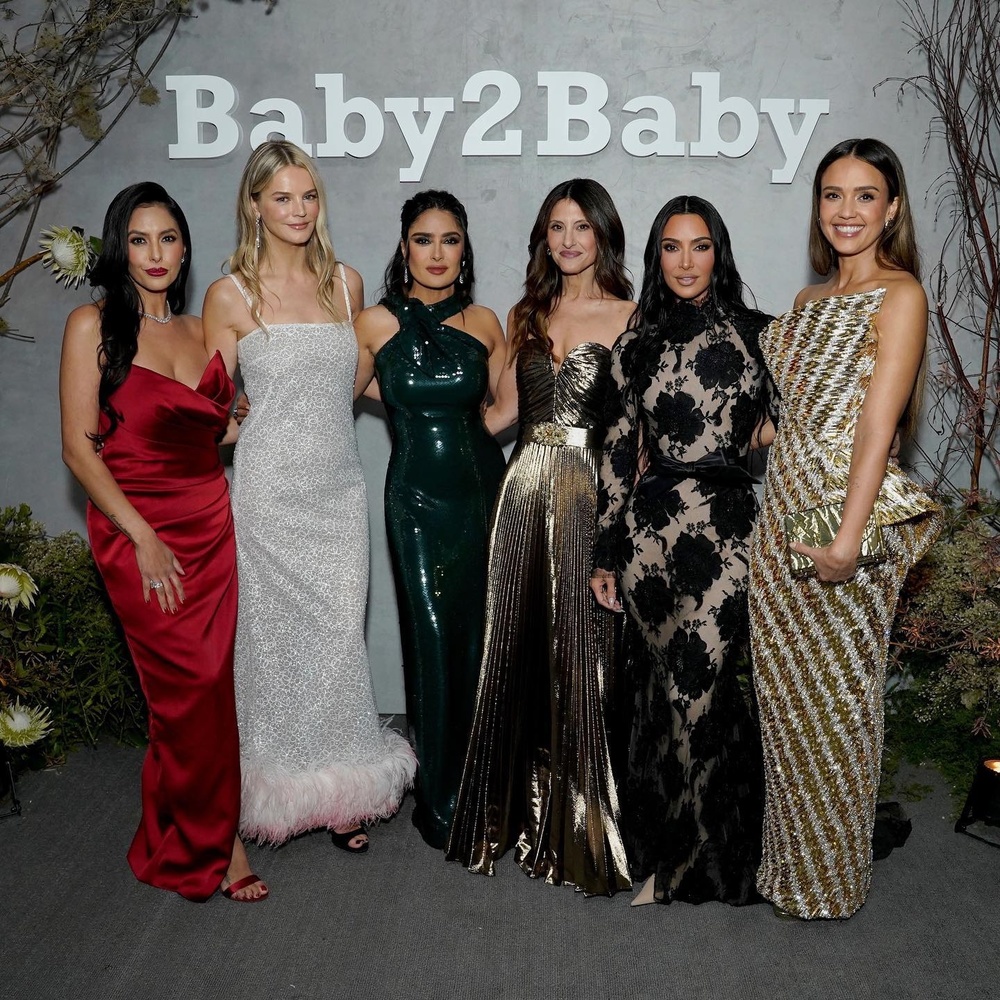 نجمات العالم يتألقن بمجوهرات فاخرة في حفل Baby2baby الخيري
