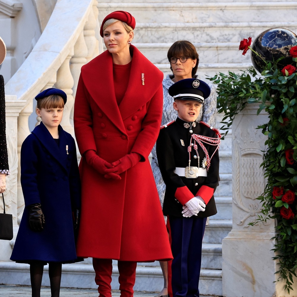 أميرات موناكو يتنافسن بإطلالات رسمية شعارها الأناقة في اليوم الوطني.. صور