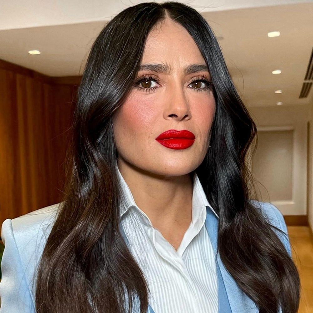 إتجاهات رسمات المكياج القوي بأسلوب سلمى حايك للمرأة الخمسينية