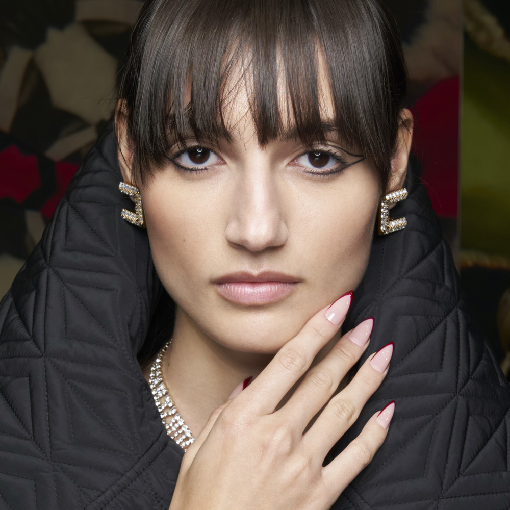 إليك تفاصيل عملية شد الخد من دون أي تدخل جراحي