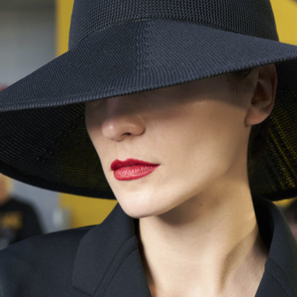 كيف تتم عملية إعادة بناء الفك الجراحية وما هي أضرارها