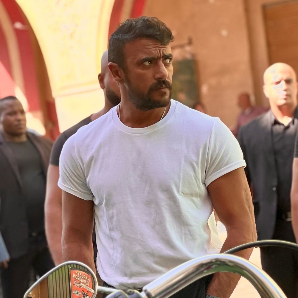 تصريحات جديدة اتخذ فيها أحمد العوضي صف النساء وعبر عن حبه واحترامه لمكانة ياسمين عبد العزيز الفنية