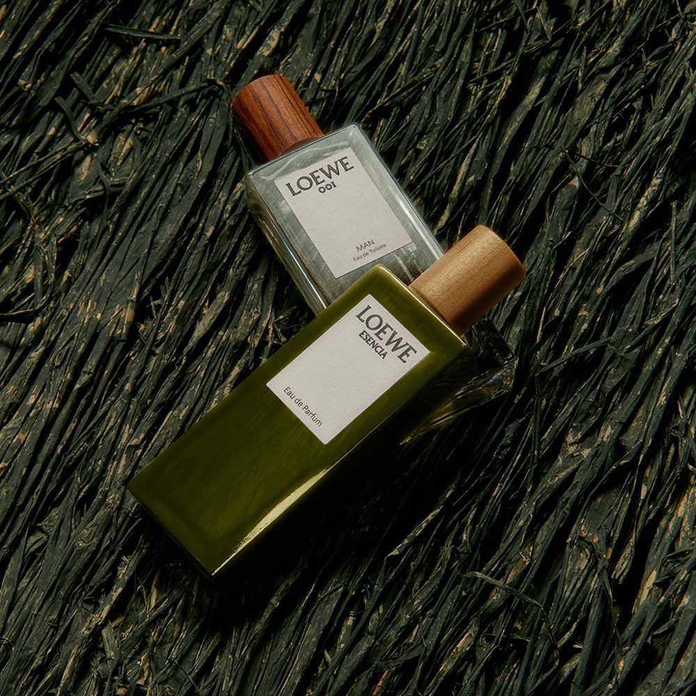 LOEWE للعطور تطلق حملتها الترويجیة الخاصة بموسم الأعیاد 2023