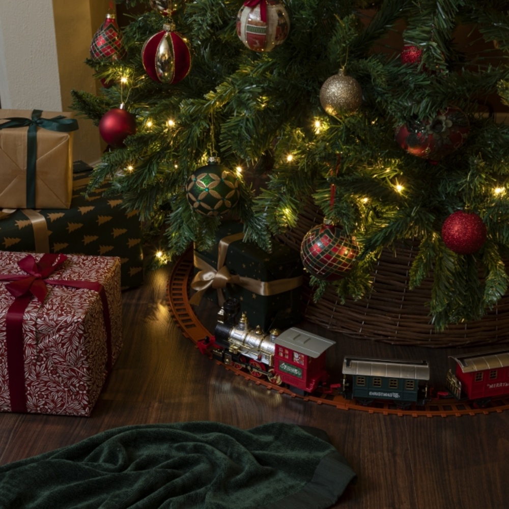 متجر الأعياد الحصري من ذ-ون يصل إلى مول الإمارات