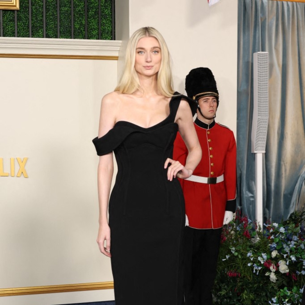 إليزابيث ديبيكي بإطلالات رقيقة على خطى الأميرة ديانا.. هكذا تلهمنا نجمة "The Crown" ببساطتها الأنيقة