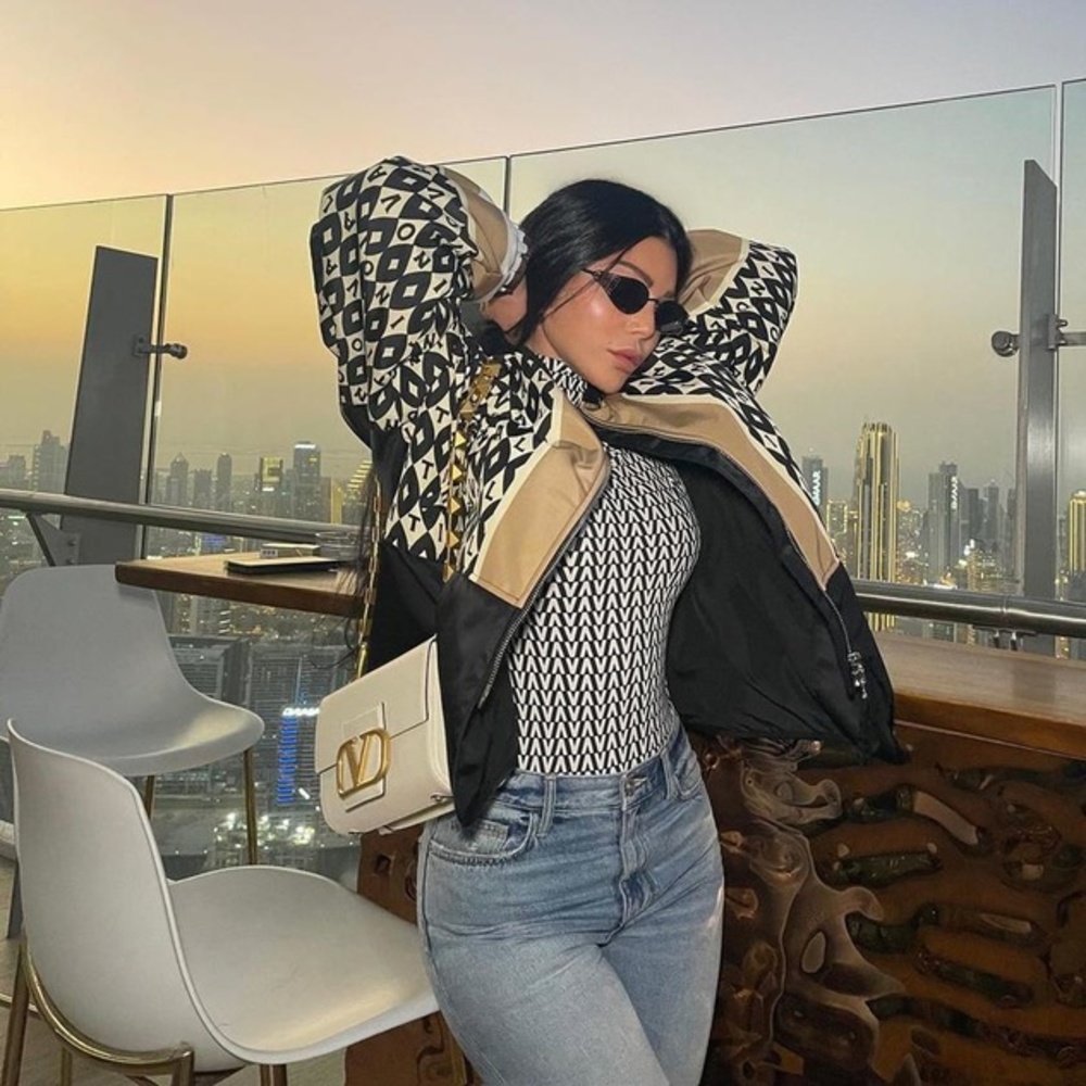 إطلالات كاجوال تناسب الشتاء من خزانة هيفاء وهبي