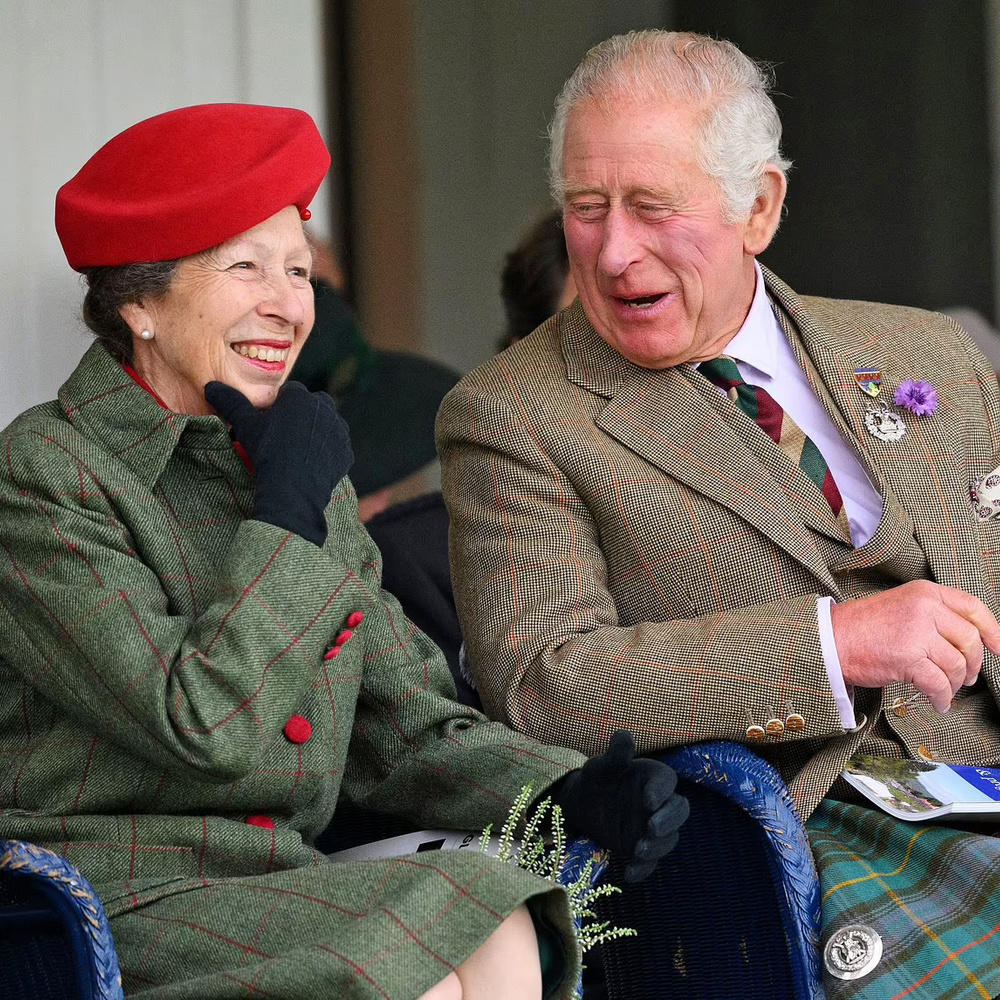 الأميرة آن جعلت الملك تشارلز يضحك بصوت عالٍ بعد أن كشفت عن لقبه