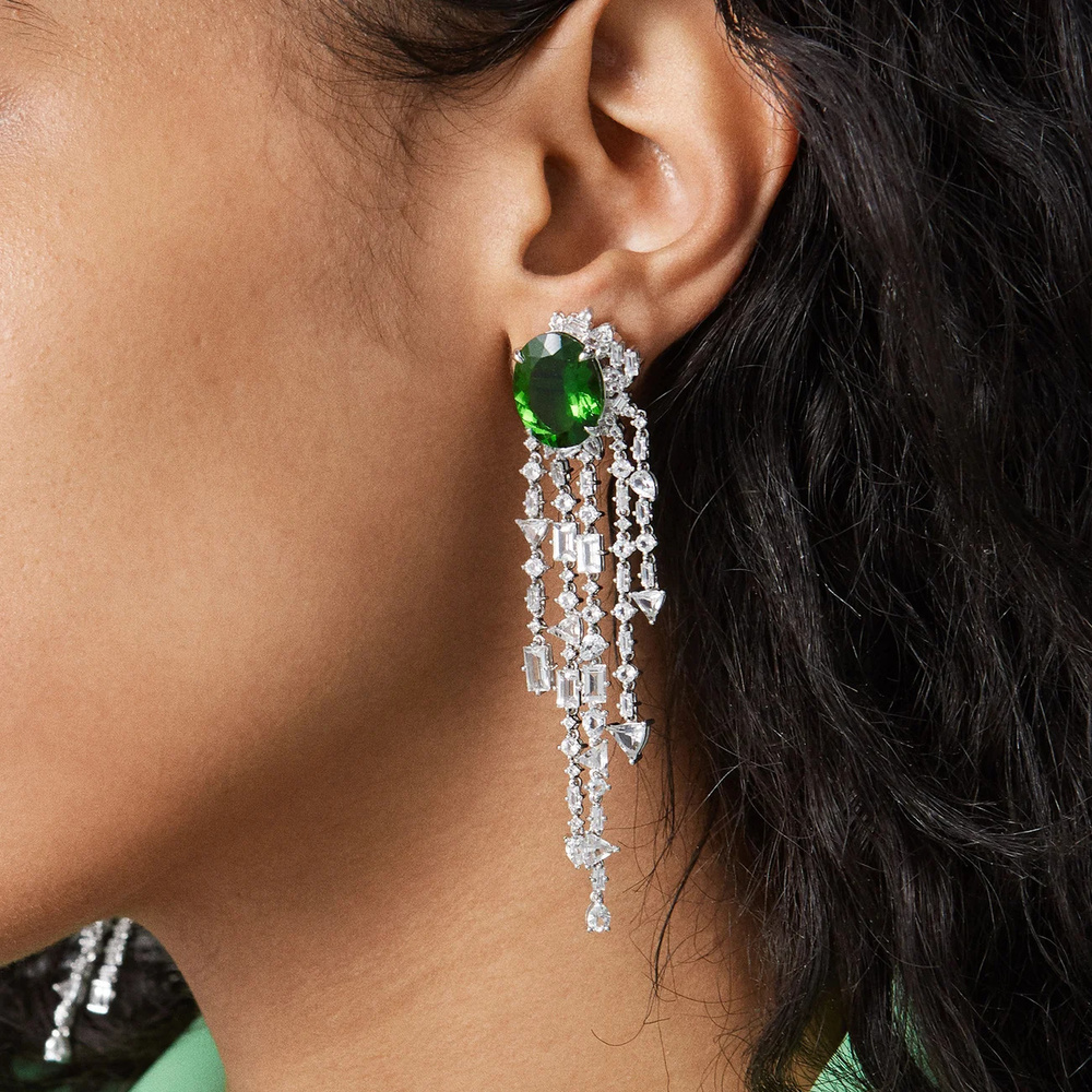 اطلالة لافتة للأنظار في السهرة مع هذه الأقراط الراقية