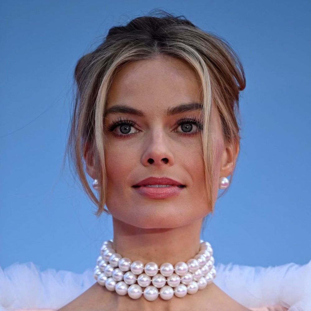 تألقي بمكياج "باربي" في موسم نهاية العام 2023...أسرار جمالية ومستحضرات من وحي مارغوت روبي