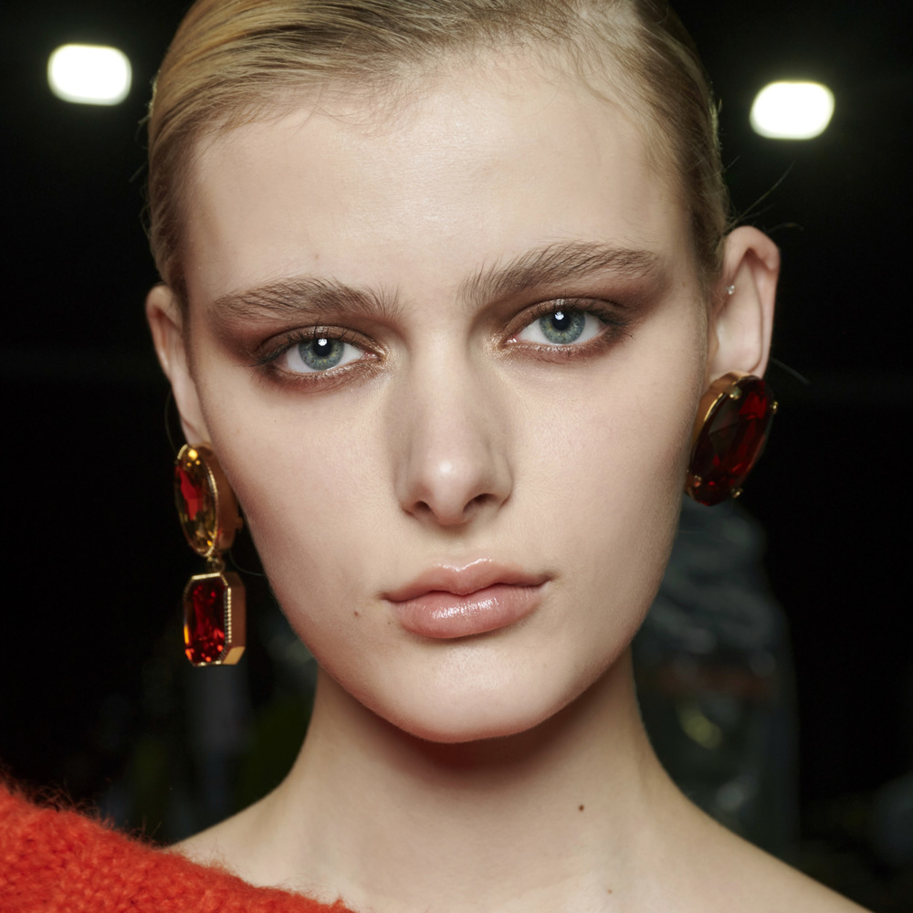 خطوات مكياج Hot Cocoa Glow من علامة بنفت كوزمتكس