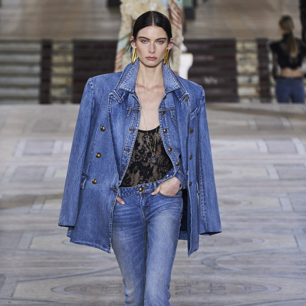 5 موديلات أحذية يمكن تنسيقها مع إطلالة الجينز هذا الشتاء