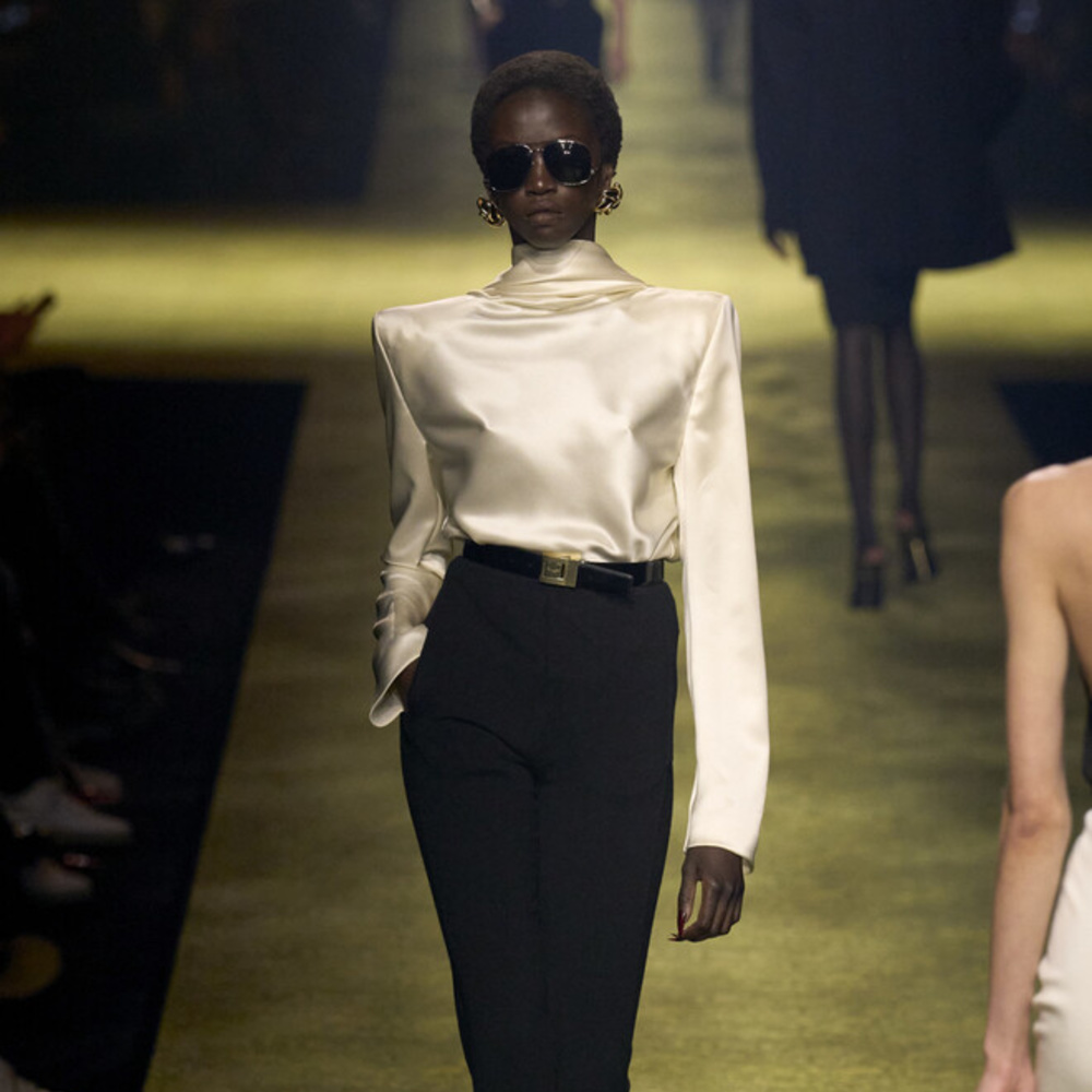 إطلالة من Saint LAurent