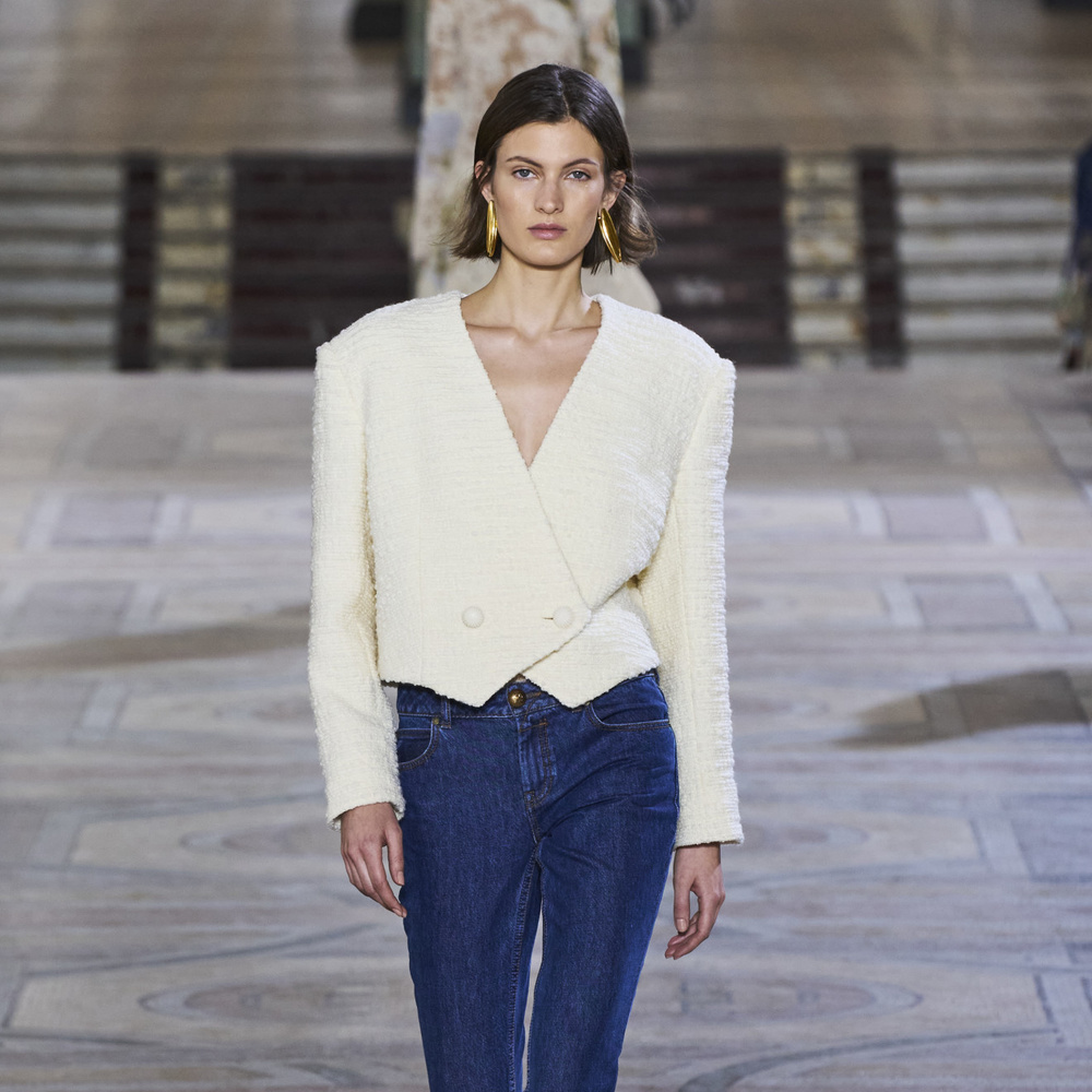 بنطال الجينز المناسب للمرأة النحيفة