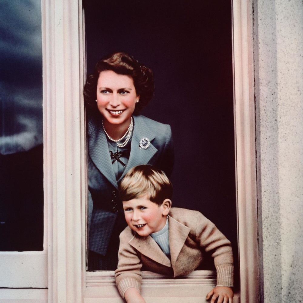 تعرض للتنمر ووصف أبيه بالقاسي.. لمحات من طفولة الملك تشارلز في بريطانيا