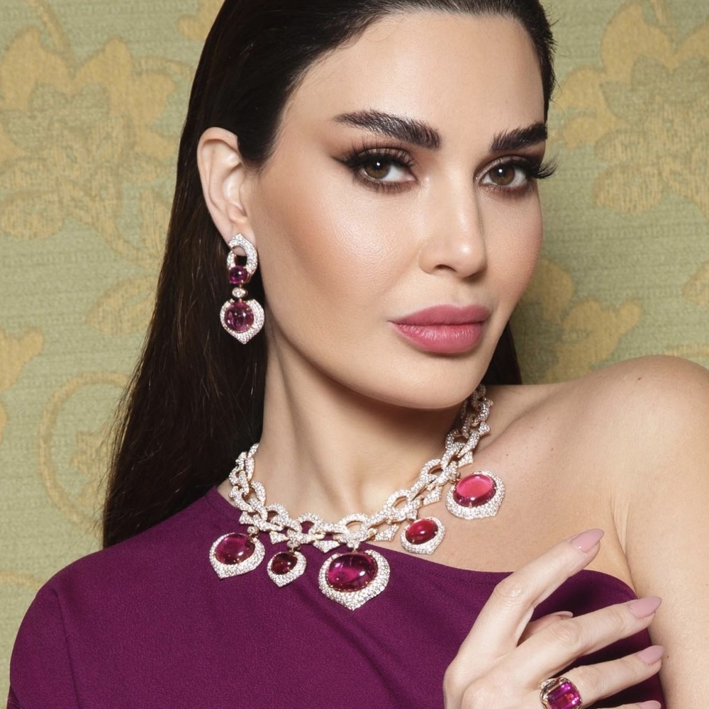 أبرز إطلالات مجوهرات راقية اعتمدتها سيرين عبد النور خلال عام 2023