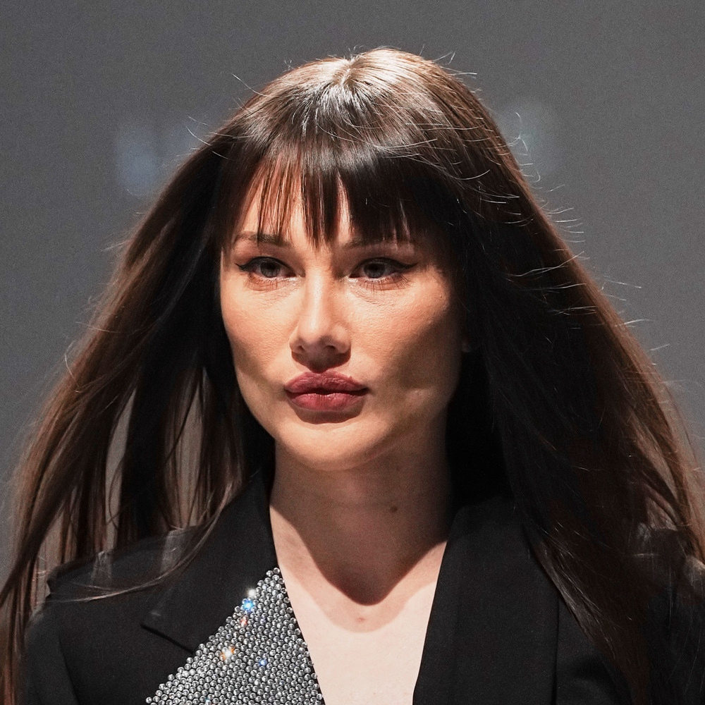 أسباب تساقط الشعر في الشتاء وأفضل الحلول لاستعادة كثافته